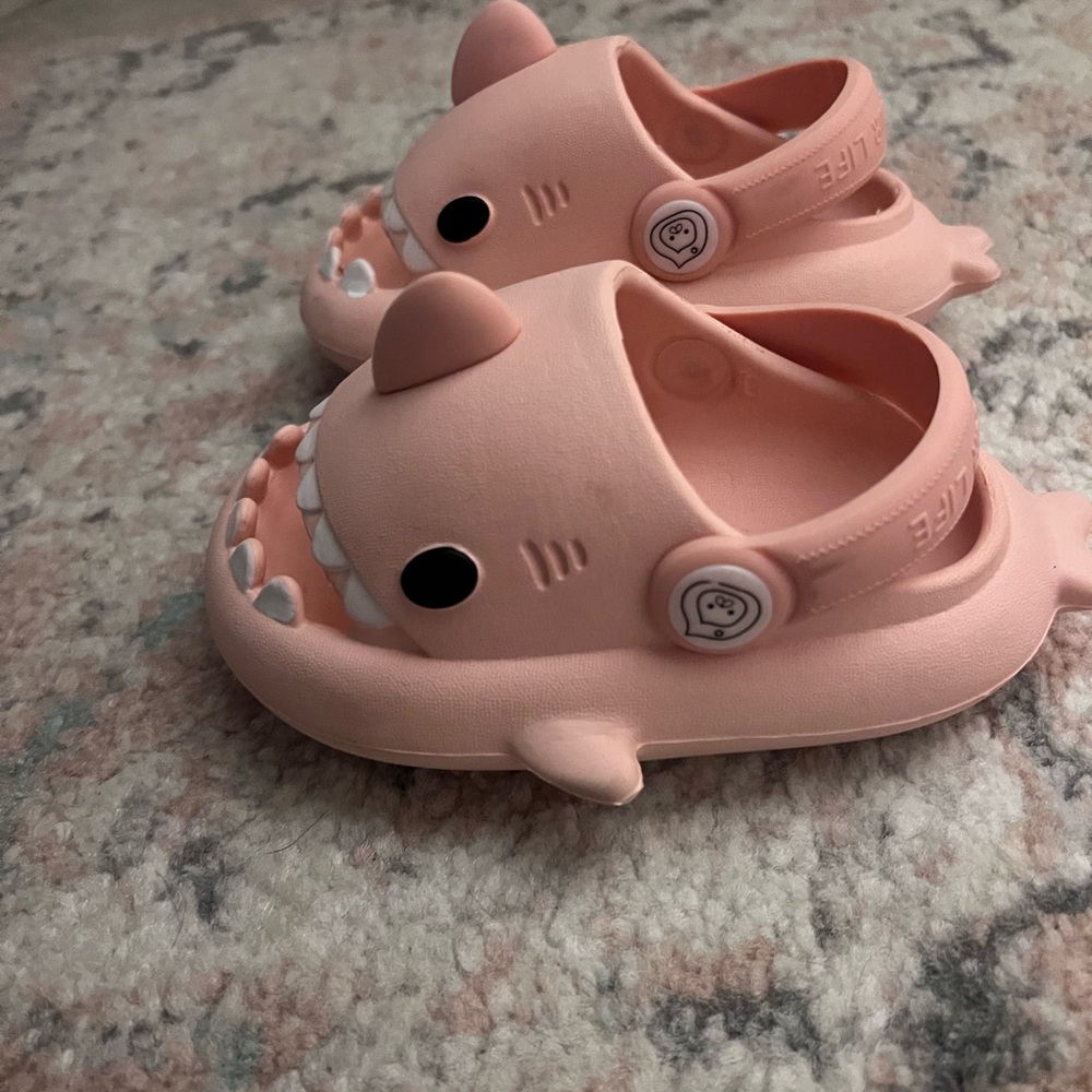 Shark pink toddler girl sandals size 4